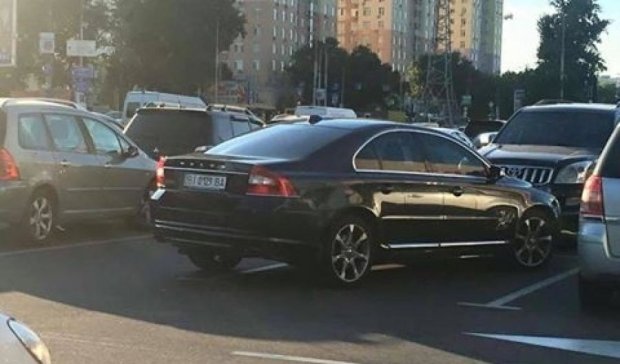 "Колхоз парковки": киевлян взбесил гость столицы