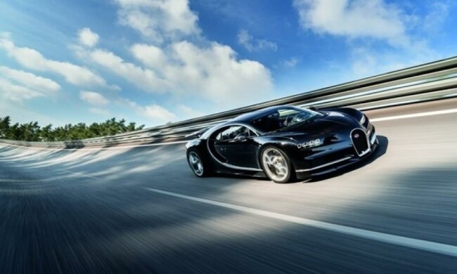 Найшвидший серійний суперкар випустила Bugatti (фото, відео)