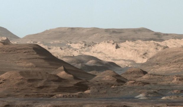 Curiosity сделал фото "железных гор" в кратере Гейла на Марсе