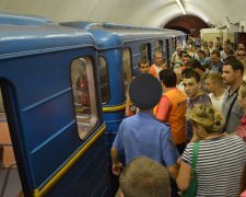 Це врятує вам життя: що робити, якщо впав на рейки в метро