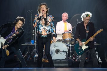 Мика Джаггера срочно забрали в операционную, Rolling Stones ушла со сцены
