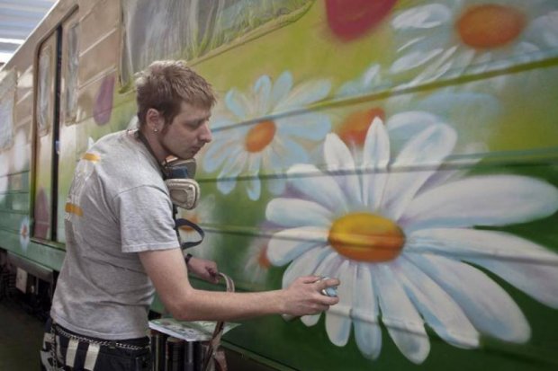 В киевском метро запустили "вагон цветов"