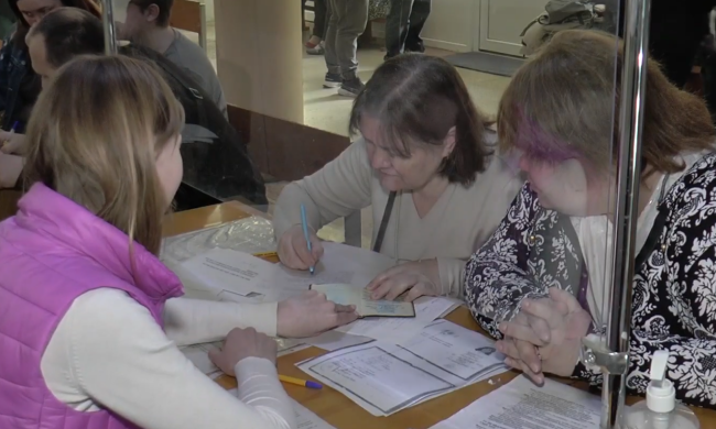 Допомога ВПО. Фото: скрін youtube