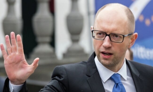 Яценюк обслуговує інтереси олігархів - Луценко