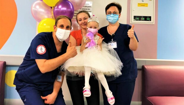 Маленькая украинка победила рак и дала победный звонок – "Вместе приближаем будущее"