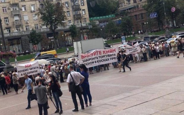 Киевляне требуют от КМДА остановить продажу сигарет в киосках "Союзпечать"