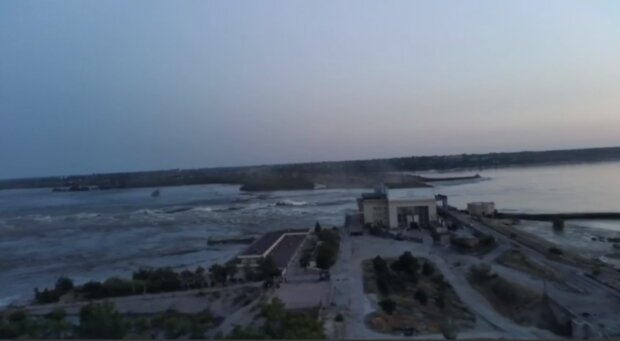 Оккупанты подорвали Каховскую ГЭС