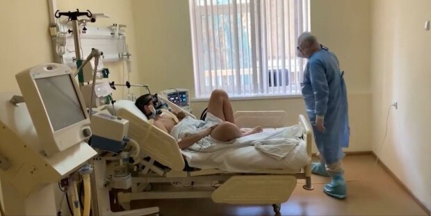 У Києві до китайського вірусу підключилася небезпечна хвороба - вражає легені