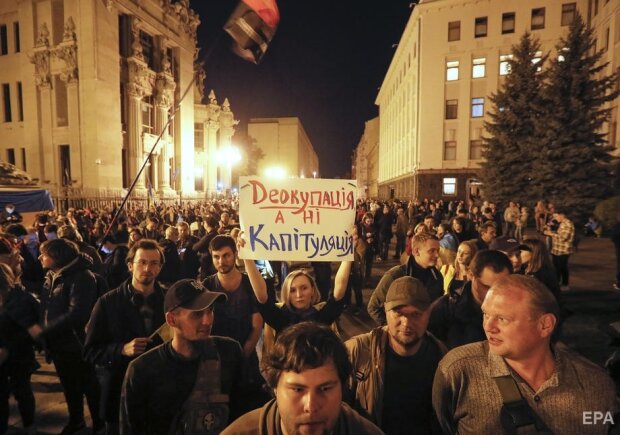 Киев "замайданил": протестующие ставят первые палатки, тревожные фото из сердца столицы