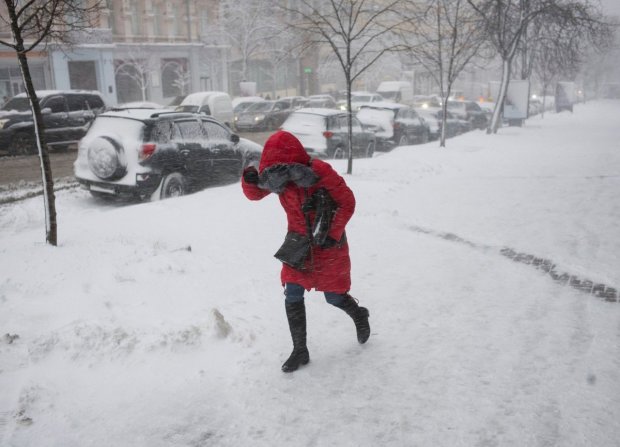 Погода на неделю: Украину завалит снегом и скует лютыми морозами