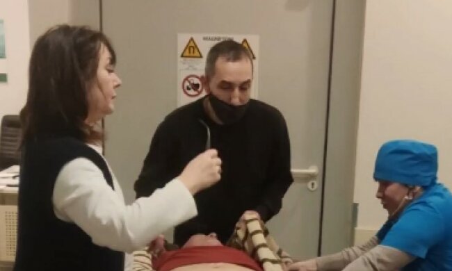 Хворі харків'яни потрапили до дивного лікаря і запідозрили недобре: "Вона під мухою!"
