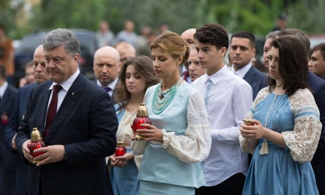 В сети сравнили семьи Зеленского и Порошенко: огромный клан против уютного гнездышка