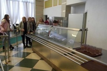Филе индейки, сыр Камамбер и авокадо: мы узнали, чем в этом году будут кормить студентов КНУ им. Т.Г. Шевченко