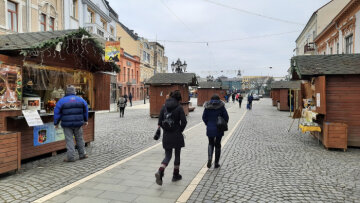 В Ужгороде открылась новогодняя ярмарка, добро пожаловать: "Сладости и глинтвейн ждут"