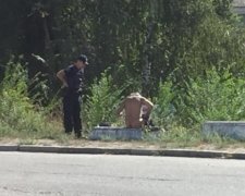 Дніпровських водіїв зустрів голий чоловік