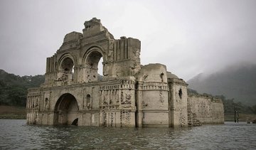 Обмелевшая мексиканская река открыла храм 400-летней давности (фото)