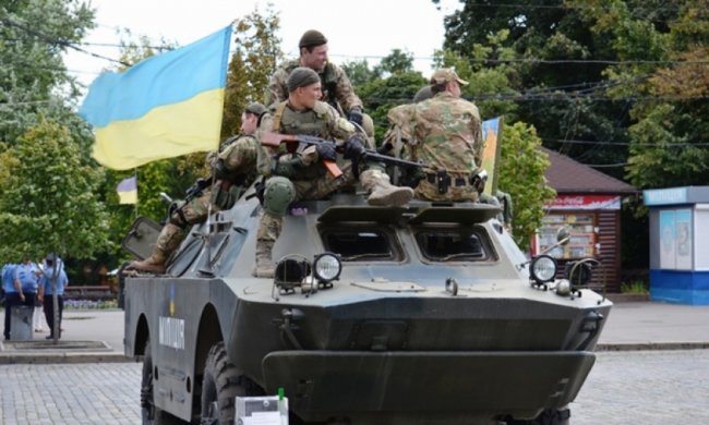 Харків'янам показали бойову техніку і навчили плести маскувальні сітки (фото)