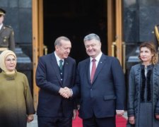 Ердоган в Києві: що Порошенко розповів турецькому лідерові