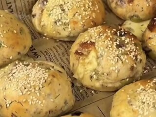 Сирні булочки з оливками, в'яленими томатами та зеленню: фото скрін рецепту