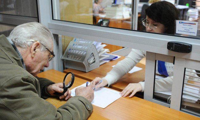 "Украина решила этот вопрос креативно": правительство больно ударит по вашим пенсиям, закон уже принят