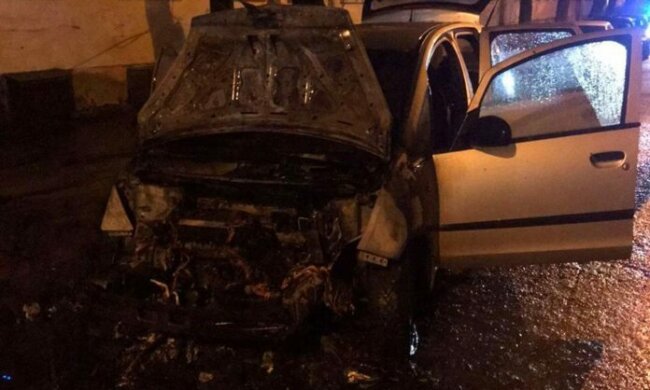 Палія авто львівської журналістки застукали на гарячому, усе пояснили камери