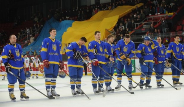 Масова бійка сталася на матчі збірної України з хокею (відео)