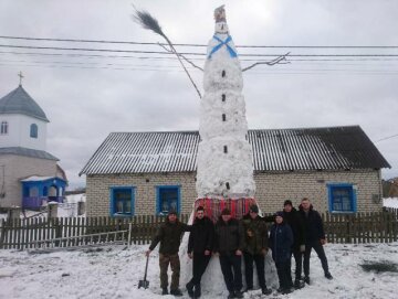 Сніговик, фото: соціальні мережі