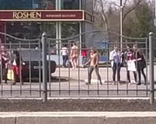 Харьковские копы поймали голого наркомана (фото)