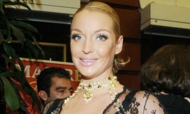 Накурена Волочкова забила літак