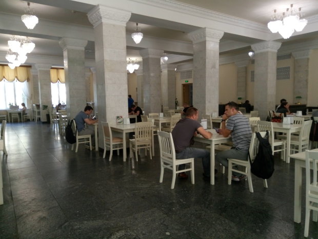 Тарган Challenge: повзучі тварюки заполонили ресторани київського ТЦ, смачного