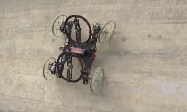 Новий робот від Disney їздить по стінах (відео)