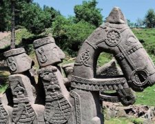 Каменные стражи Гималаев открыли свое лицо