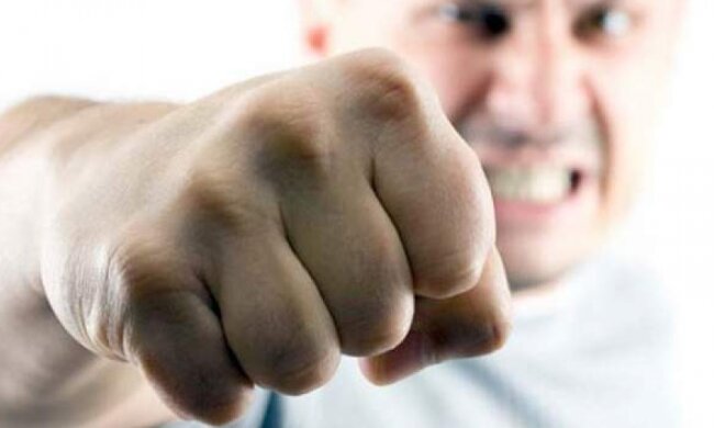 Харків'янин побив сусіда за відмову відповісти на "Слава Україні"