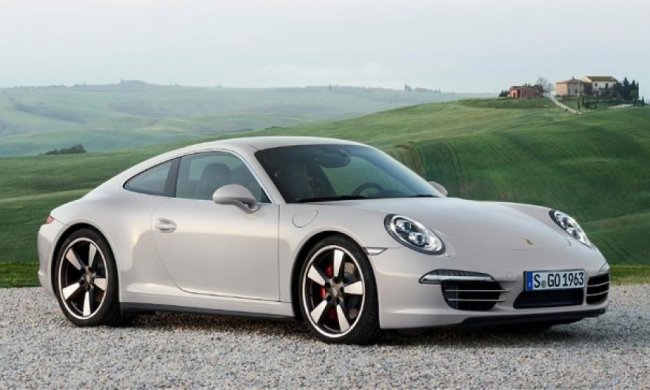 Porsche предлагает покупателям виртуальные путешествия на авто