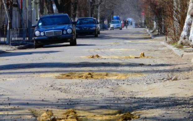 Экс-чиновник раскрыл феномен плохих дорог в Украине 