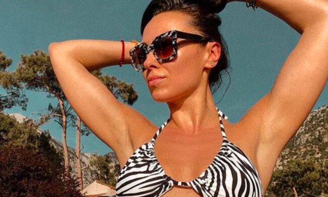 DJ NANA, instagram.com/anastasia_domination/