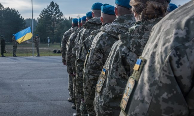 українські військові