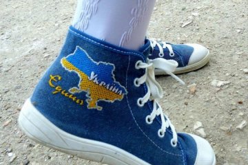 Крымские выпускники надели украинскую символику 