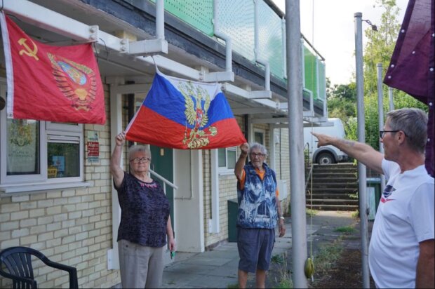 Жители были шокированы, когда увидели российские флаги