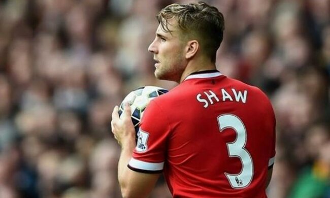 Защитник Манчестер Юнайтед хочет покинуть клуб летом