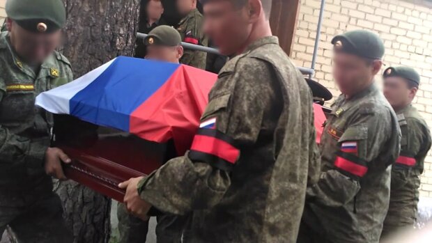 Похорон російського солдата, фото з вільних джерел
