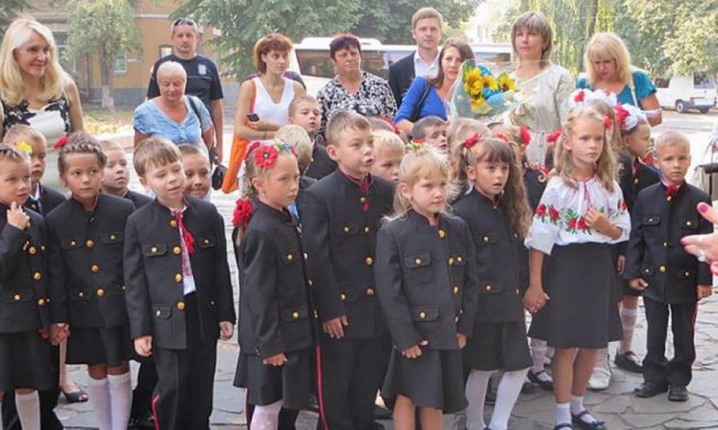 У Черкасах 29 учнів вперше пішли до козацького класу (фото)