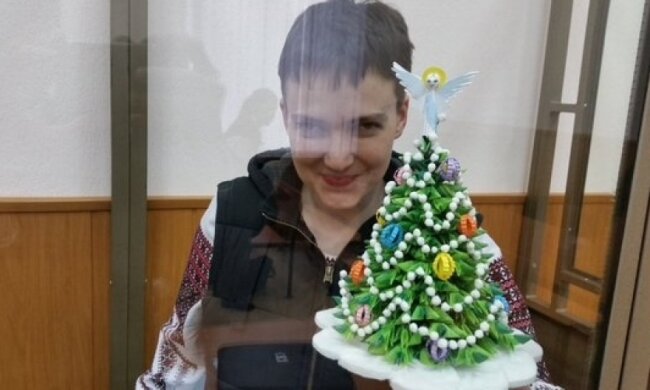 Савченко привітала з Новим роком саморобною ялинкою