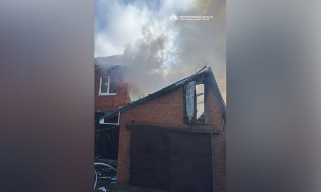 Пожежа у приватному домоволодінні у Дніпрі після атаки