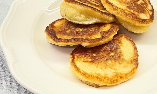 Пышные и ароматные оладьи, словно из бабушкиной сковородки: Вова Ярославский из "МастерШеф" раскрыл рецепт детства