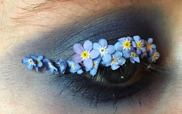 Визажист предложила использовать живые цветы в макияже