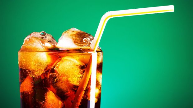 Поберегите почки: почему нельзя пить газированные напитки
