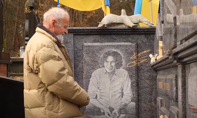 Умерла, так и не найдя ответы: отец Кузьмы Скрябина раскрыл трагическую историю песни "Мам"