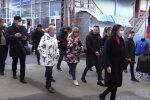 люди в масках, скріншот з відео