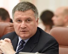 Як таке на війну відправляти? Рюкзакам Авакова влаштували краш-тест